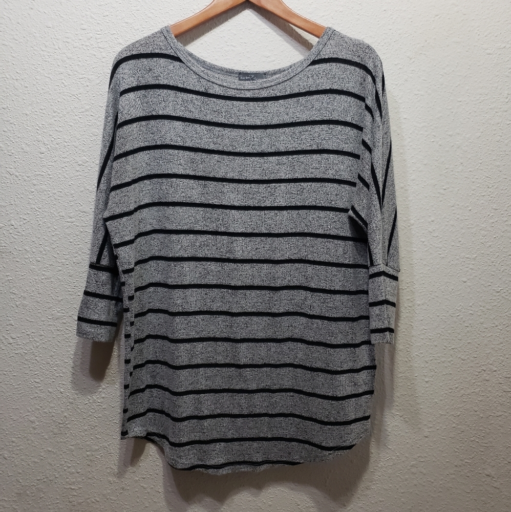 Market & Spruce black and grey sweater Large